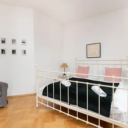 Apartment 100m2 With Beautiful Old Town View By Renters